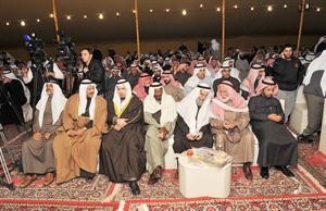 حمود الرومي متقدما الحضور في مقر الشاهين