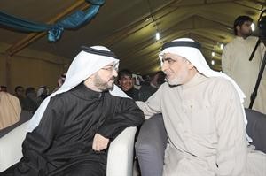 عدنان عبدالصمد مع احد الناخبين
