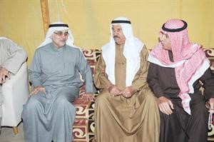احمد لاري مع بعض الحضور