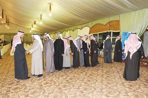 ماضي الهاجري خلال استقباله ابناء الدائرة الخامسة