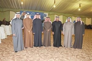 ماضي الهاجري متوسطا عددا من الناخبين
