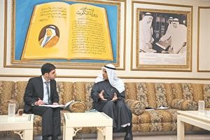 مدير التحرير الزميل محمد الحسيني محاورا رئيس مجلس الامة الاسبق احمد السعدون﻿