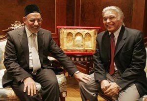 مرشد الاخوان محمد بديع والفنان اشرف عبدالغفور