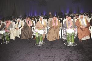 سمو نائب الامير وولي العهد الشيخ نواف الاحمد والشيخ جابر المبارك والشيخ احمد الحمود في مقدمة الحضور خلال الحفل كرم ذياب