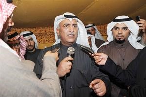 شعيب المويزري متحدثا في اللقاء