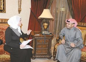 م هشام البغلي متحدثا للزميلة دارين العلي