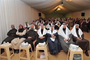 م طارق العيسى ود ناظم المسباح يتقدمان الحضور في مقر الكندري متين غوزال