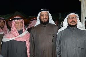 فلاح الصواغ متوسطا ناخبين من الدائرة