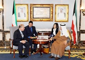 سمو رئيس الوزراء الشيخ جابر المبارك مستقبلا وزير الصحة الكوبي﻿