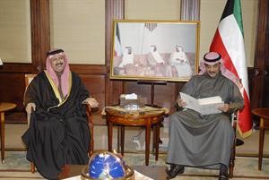 الشيخ صباح الخالد مستقبلا السفير القطري عبدالعزيز الفهيد