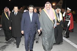 الشيخ صباح الخالد لدى وصوله مطار قرطاج مساء امس ﻿