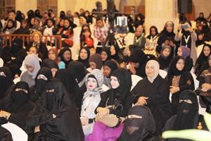 الناخبات يتابعن مخلد العازمي