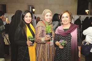 لولوة الملا مع بعض الحاضرات﻿