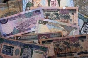عامل بمطعم يحوّل 800 مليون ريال إلى دبي وماليزيا والهند!