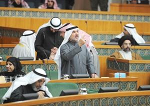 صالح عاشور متحدثا في احدى جلسات مجلس الامة