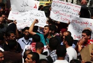 شبان فلسطينيون: إذا كنت ضد المفاوضات مع إسرائيل «زمّر»!