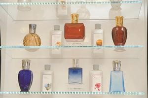 من مجموعة العطور الرائعة من بيضون