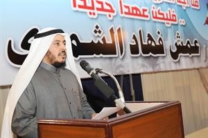 عمش الشمري مخاطبا الحضور في مقره اثناء الافتتاح
