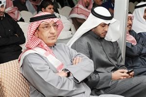 عبدالعزيز الشارخ في مقر العنجري
