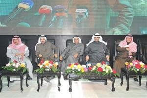 احمد الشريعان وخالد الطاحوس ومحمد الخليفة وعلي الدقباسي ومسلم البراك في مقر الطاحوس متين غوزال