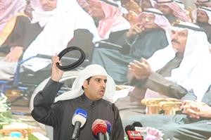 خالد الطاحوس يرفع عقاله للحضور