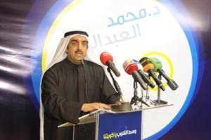  دمحمد العبدالجادر مخاطبا الحضور اثناء افتتاح مقره هاني الشمري