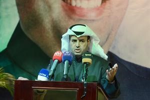 مبارك الحجرف متحدثاخلال الندوة