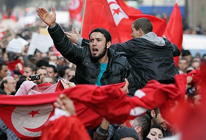 مواجهات في جنوب تونسبين الشرطة وعاطلين يريدون «ثورة جديدة»