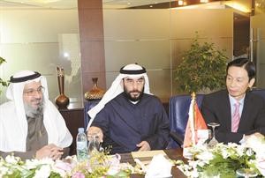 علي الزبيد متوسطا هوانغ جيمين وعبدالرحمن زمان﻿