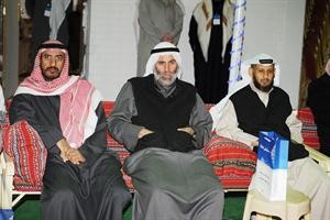 فوزي السلطان مع بعض الحضور