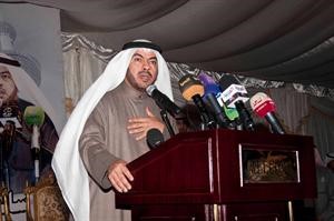 علي الدقباسي متحدثا خلال افتتاح المقر﻿