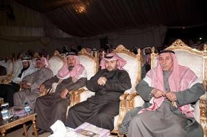 جانب من الحضور خلال افتتاح مقر المويزري والدقباسي﻿