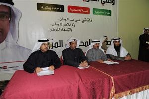 خالد الهزاع ومهدي العجمي وعمر الرشيدي وناصر المري خلال الاعلان عن القائمة الجديدة في الدائرة الخامسة