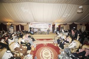 عدنان المطوع مخاطبا الحضور
