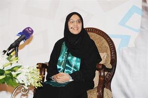 عروب الرفاعي متحدثة للحضور خلال الندوة