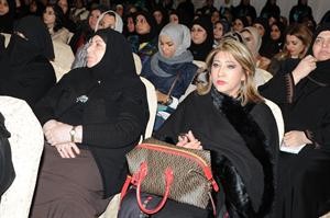 فاطمة النهام مع الحضور
