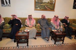 جانب من الحضور في ديوان المقلد 
