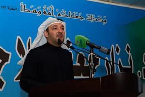 دنزار جمعة متحدثا للحضور في افتتاح مقره الانتخابي محمد السلطان
