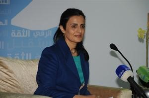 دابتهال الخطيب متحدثة للحضور﻿