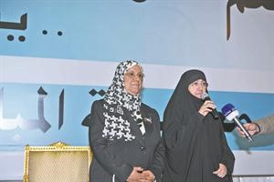 خديجة المحميد متحدثة للحضور﻿
