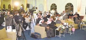 جانب من الحضور في افتتاح مقر شايع الشايع