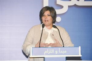 داسيل العوضي متحدثة للحضور