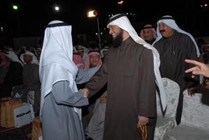 احد الناخبين في مقر مخلد﻿