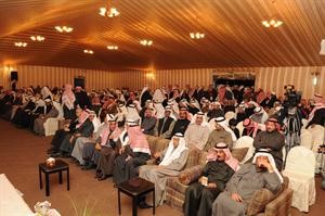 ناخبو الدائرة الاولى في مقر عبدالله الرومي