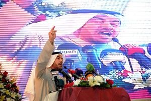علي الدقباسي مخاطبا الحضور
