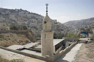 الجيش الإسرائيلي يعمل على خفض صوت الأذان بالضفة الغربية بعد طلب المستوطنين