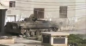 صورة عن الانترنت لاحدى الدبابات السورية تطلق النار في حي البياضة بحمص	افپ﻿