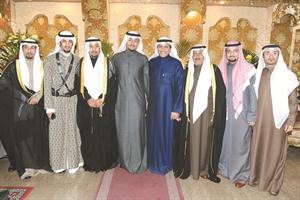 عسكر العنزي وخال المعرسين عبدالله العنزي يباركان﻿