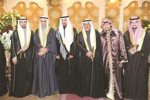 احمد السعدون يبارك للمعرسين ووالدهما واخويهما ماجد ومحمد العنزي﻿
