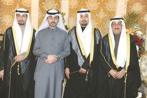 خليل العنزي مع اولاده ابراهيم وطلال ونواف﻿